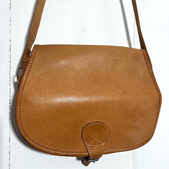 Vintage Handbags - Vintage Tan Crossbody Bag